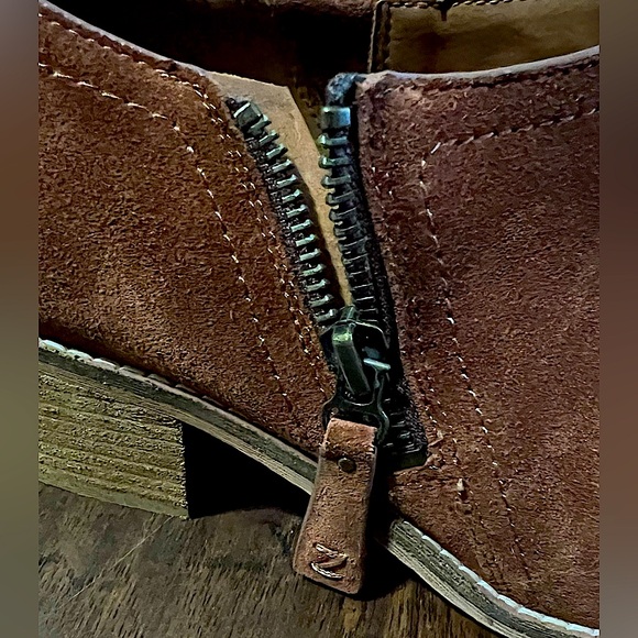 Zodiac Women’s Brown Leather Margot Suede Ankle Booties! Size 9.5M. - Picture 11 of 16